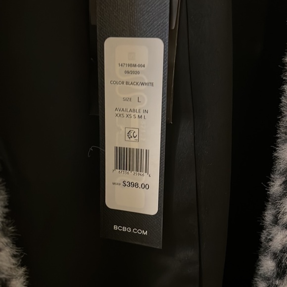 Brand new never worn BCBGMaxazria coat in size large. Black and white pattern - Picture 3 of 5